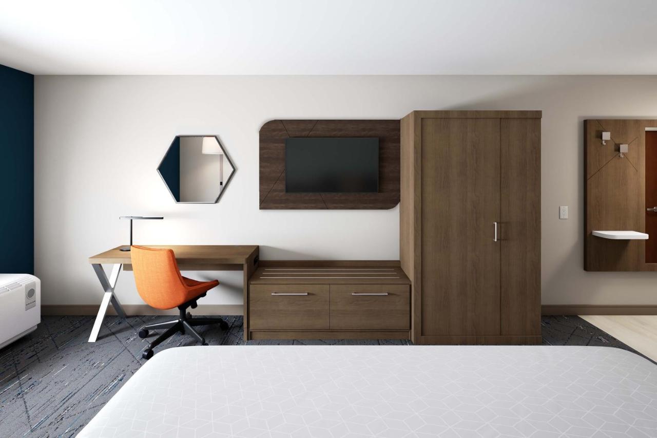Holiday Inn Express & Suites - Moose Jaw By Ihg Экстерьер фото