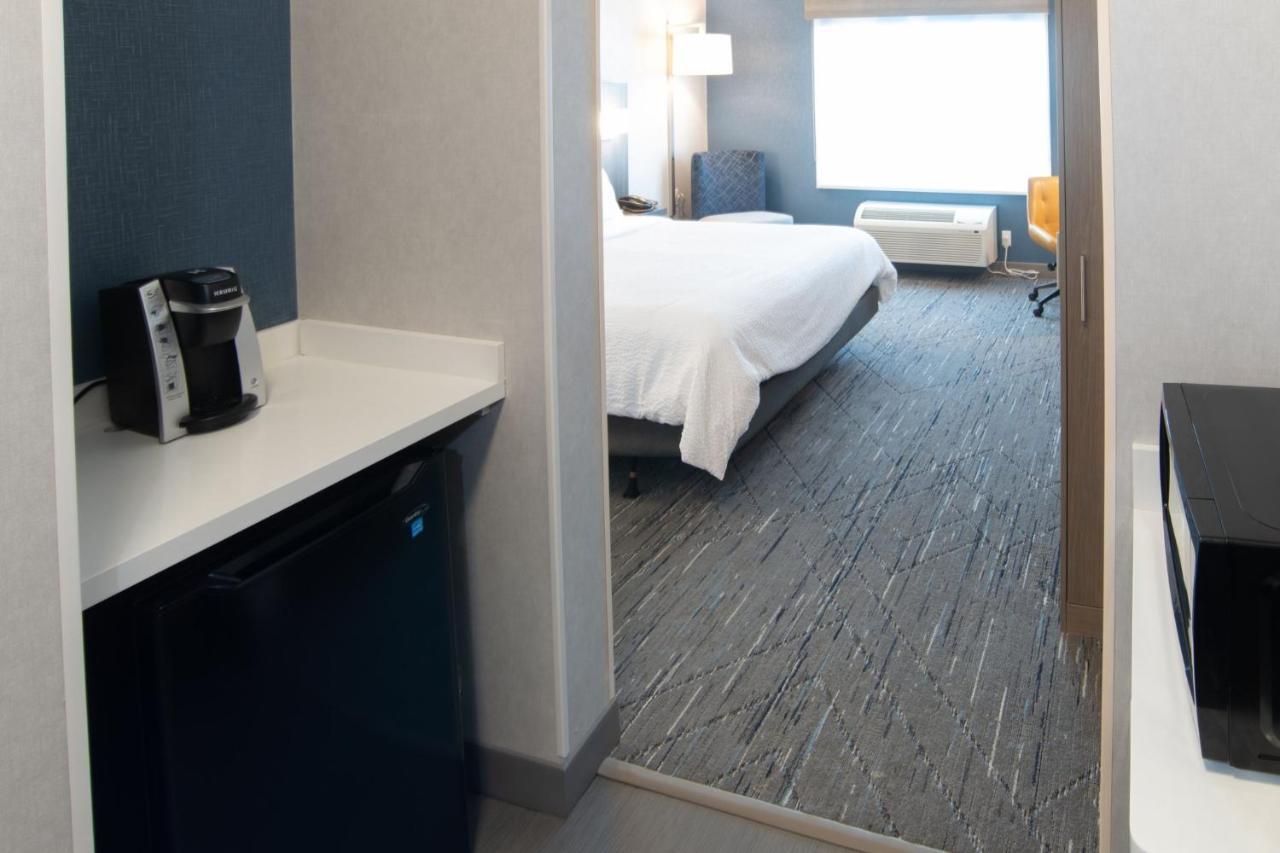 Holiday Inn Express & Suites - Moose Jaw By Ihg Экстерьер фото