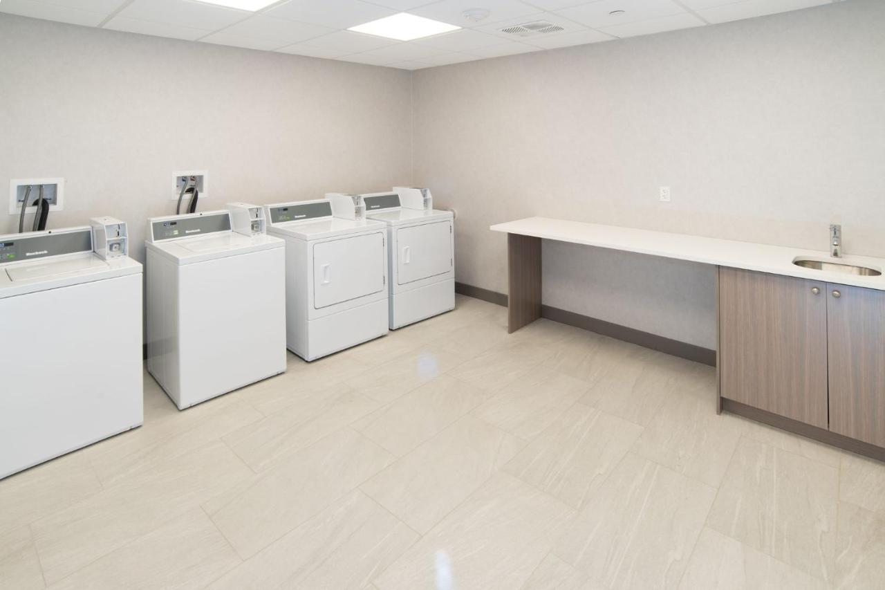 Holiday Inn Express & Suites - Moose Jaw By Ihg Экстерьер фото